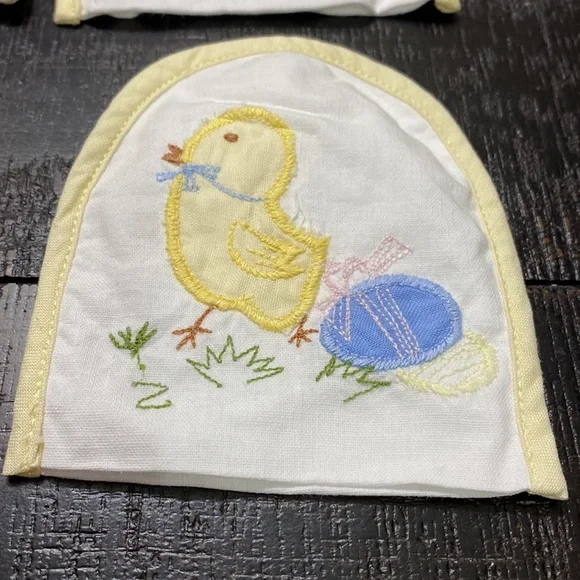 4 Appliquéd & Embroidered Vintage Cozies! - Picture 4 of 5